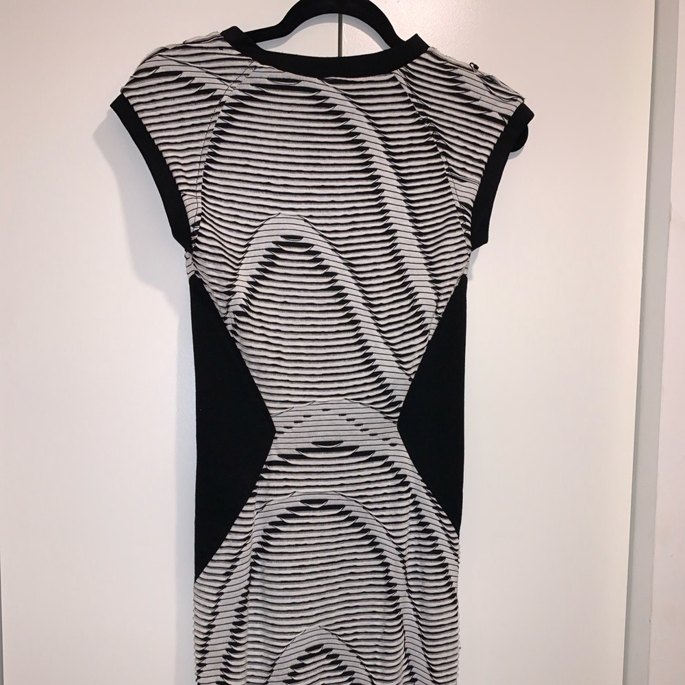 Black and white body con dress size small
